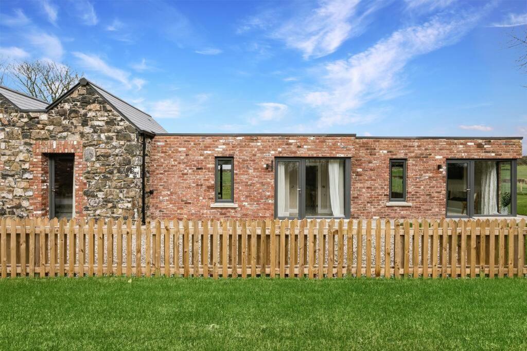The Byre At Corrstown Village 포트러시 외부 사진